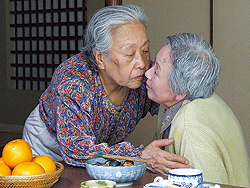 おばあちゃんキス